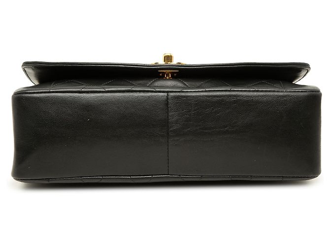 Chanel Black Medium Lambskin Diana Flap - Ansicht 3