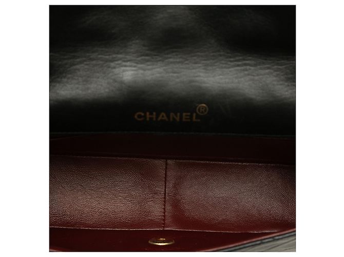 Chanel Black Medium Lambskin Diana Flap - Ansicht 4