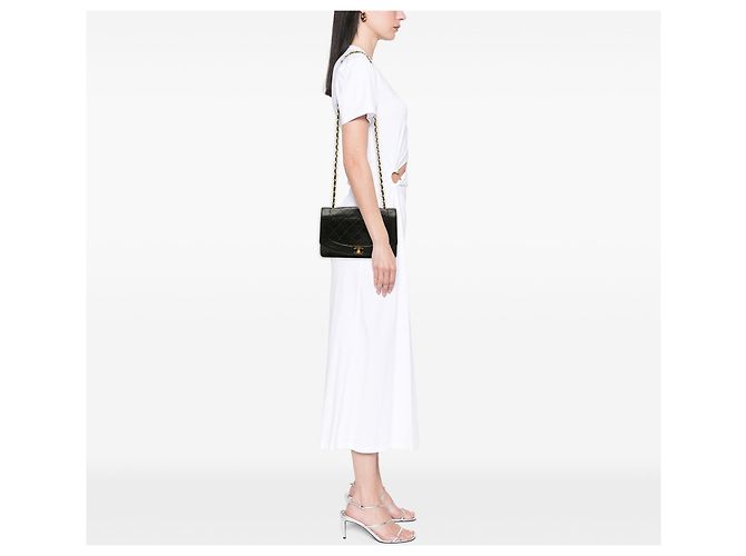 Chanel Black Medium Lambskin Diana Flap - Ansicht 6