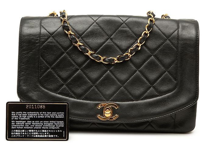 Chanel Black Medium Lambskin Diana Flap - Ansicht 7
