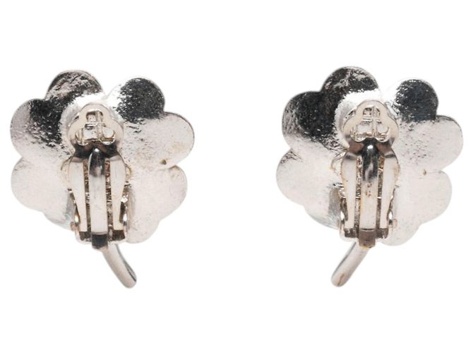 Chanel Silver CC Clip-On-Ohrringe aus emailliertem Messing und Strass in Kleeblatt-Form - Ansicht 2
