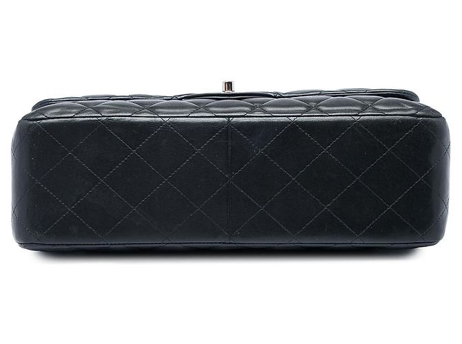 Chanel Black Jumbo Classic Lambskin Double Flap - vista 3