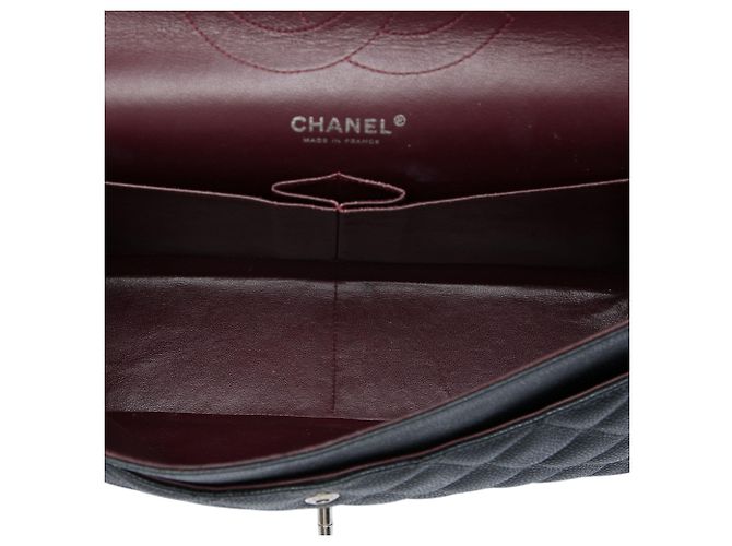 Chanel Black Jumbo Classic Caviar Double Flap - vue 4