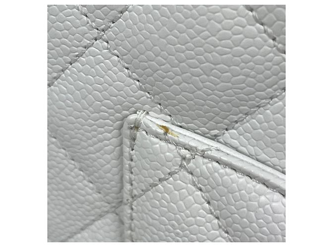 Borsa Tote Chanel in pelle di vitello martellata bianca - vista 4