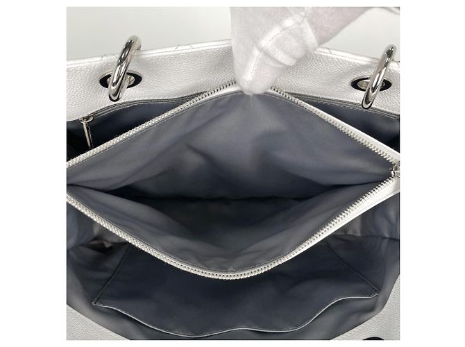 Borsa Tote Chanel in pelle di vitello martellata bianca - vista 8