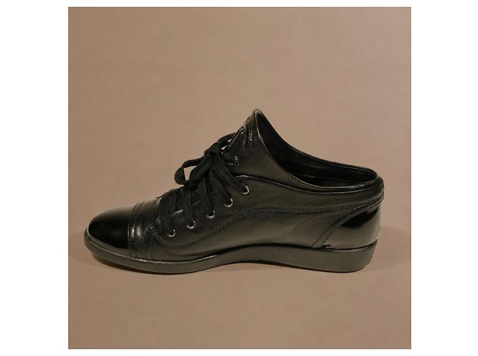 Chanel Sneakers in pelle nera e vernice - vista 10