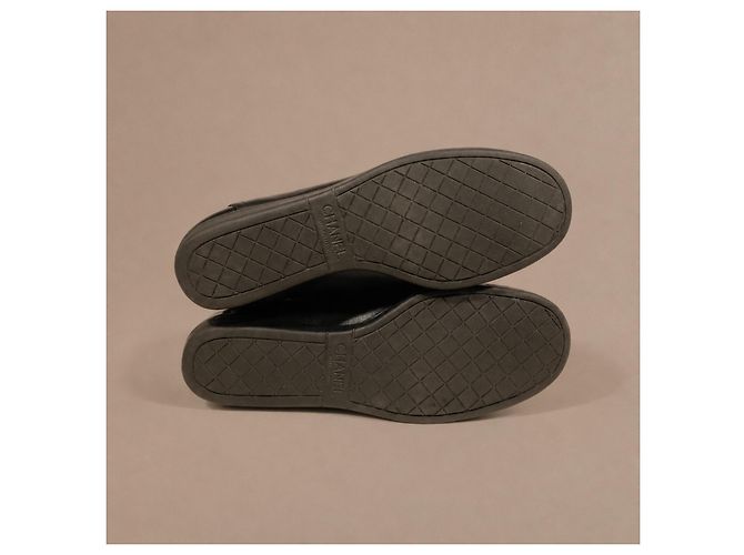 Chanel Sneakers in pelle nera e vernice - vista 11