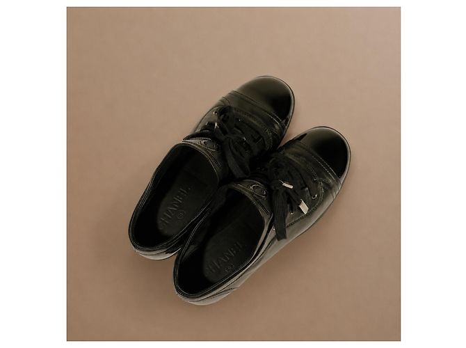 Chanel Sneakers in pelle nera e vernice - vista 12