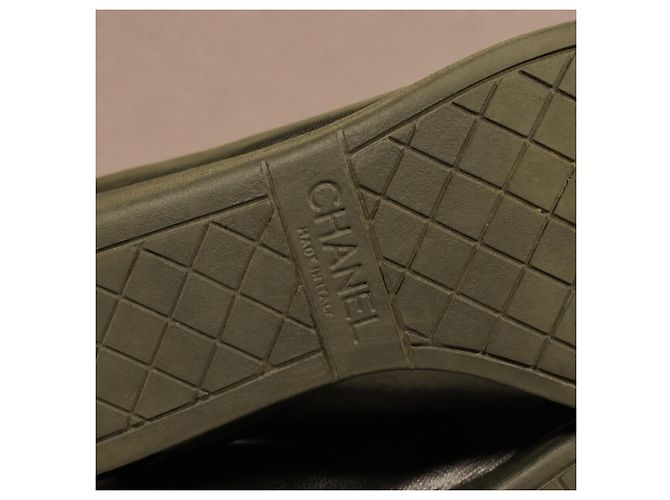 Chanel Sneakers in pelle nera e vernice - vista 13
