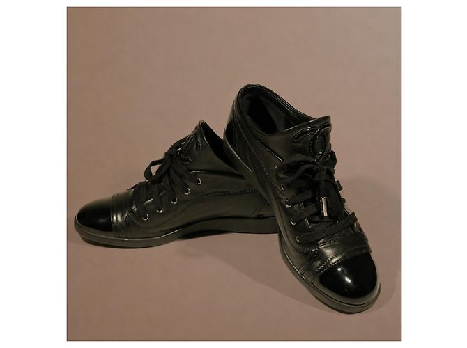 Chanel Sneakers in pelle nera e vernice - vista 3