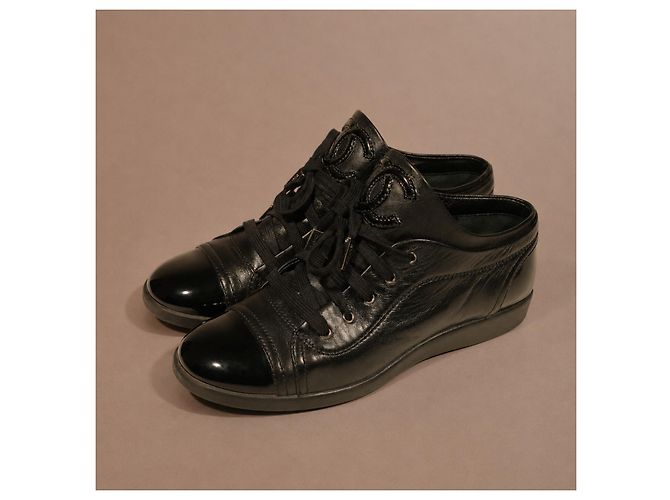 Chanel Sneakers in pelle nera e vernice - vista 5