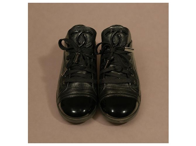 Chanel Sneakers in pelle nera e vernice - vista 6