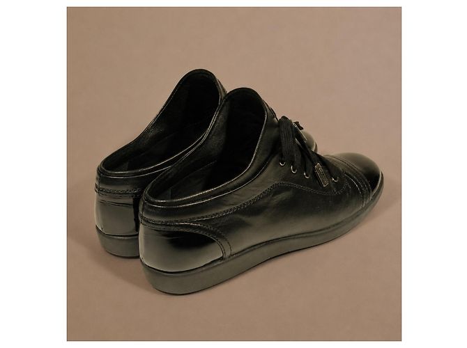 Chanel Sneakers in pelle nera e vernice - vista 8