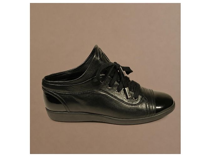 Chanel Sneakers in pelle nera e vernice - vista 9