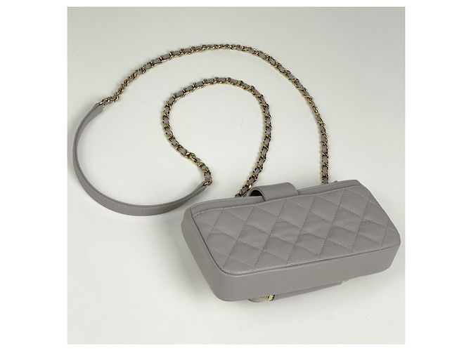 Borsa a tracolla Chanel Matelassé in Gray - vista 2