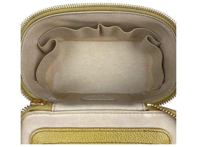 Chanel Vanity Pouch aus gelbem genarbtem Kalbsleder - Ansicht 10