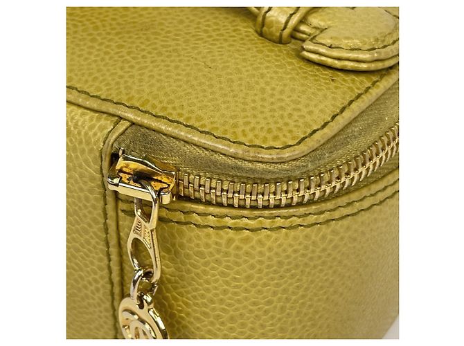 Chanel Vanity Pouch aus gelbem genarbtem Kalbsleder - Ansicht 5
