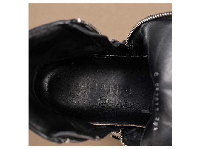 Chanel Sneakers Alte in Pelle Matelassé Nera - vista 10