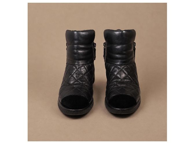 Chanel Sneakers Alte in Pelle Matelassé Nera - vista 2