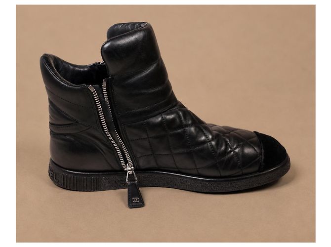 Chanel Sneakers Alte in Pelle Matelassé Nera - vista 5