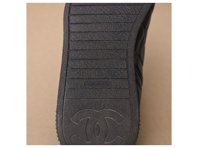 Chanel Sneakers Alte in Pelle Matelassé Nera - vista 8