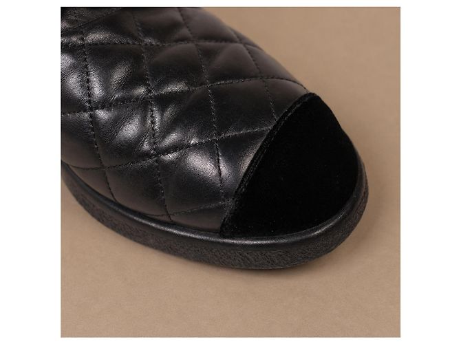 Chanel Sneakers Alte in Pelle Matelassé Nera - vista 9