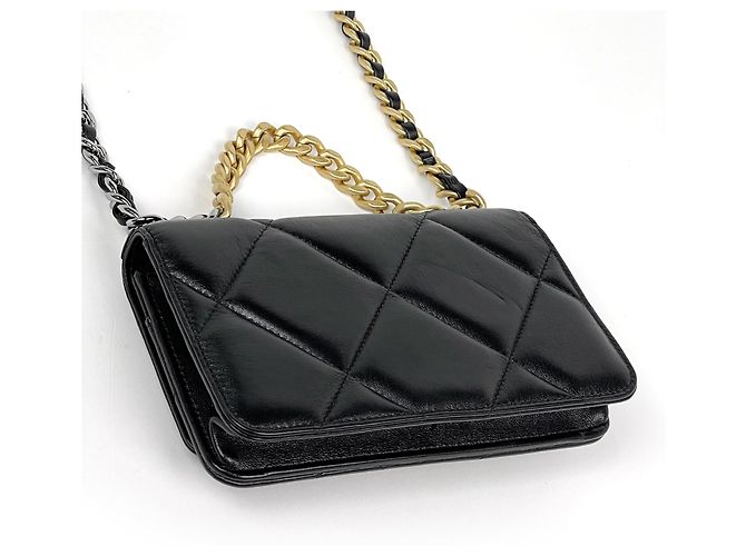 Chanel Schultertasche aus schwarzem Leder - Ansicht 2