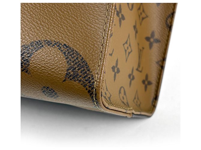 Bolso Tote 2-Way Louis Vuitton OnTheGo MM - vista 3