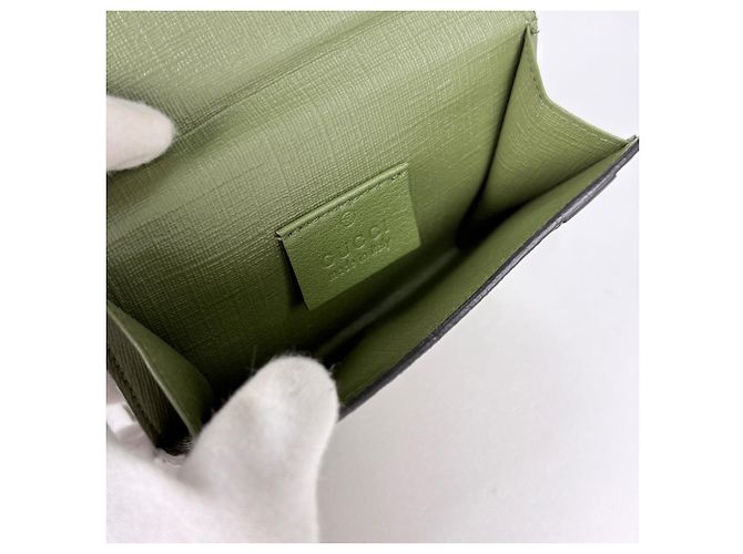 Cartera bi-fold Gucci en beige y verde - vista 6