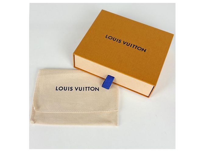 Louis Vuitton Victor Tri-fold Wallet - view 8