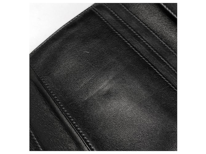 Cartera tri-fold Chanel en piel de becerro granulada negra - vista 6