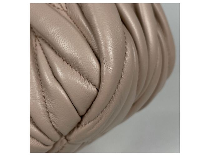 Borsa hobo Miu Miu in pelle rosa - vista 6