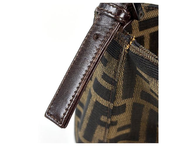 Fendi Schultertasche aus Canvas mit Zucca-Muster - Ansicht 4