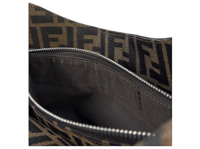 Fendi Schultertasche aus Canvas mit Zucca-Muster - Ansicht 7