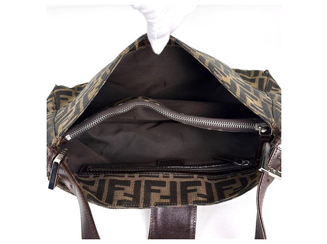 Fendi Schultertasche aus Canvas mit Zucca-Muster - Ansicht 8