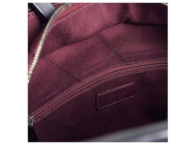 Borsa Tote Chanel in pelle di vitello martellata nera - vista 7