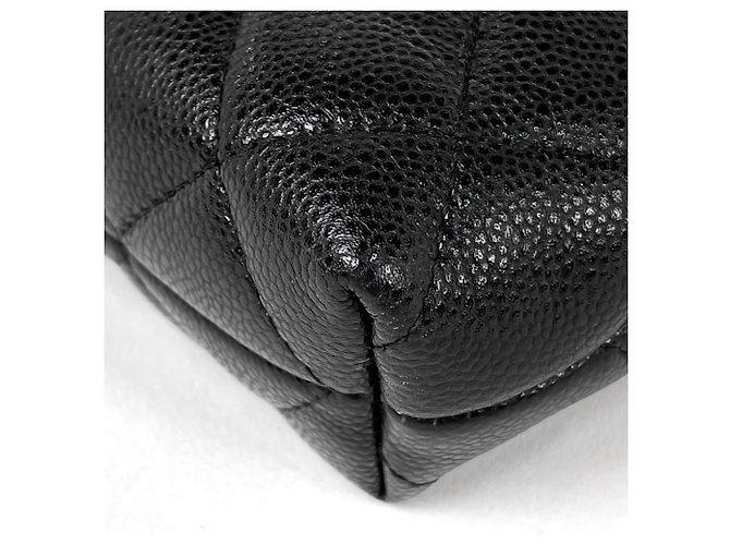 Bolsa de ombro Chanel em couro de bezerro granulado preto - vista 3