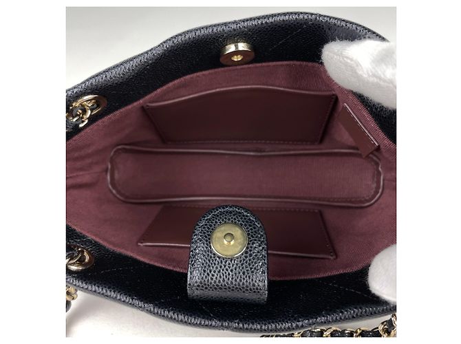 Bolsa de ombro Chanel em couro de bezerro granulado preto - vista 5