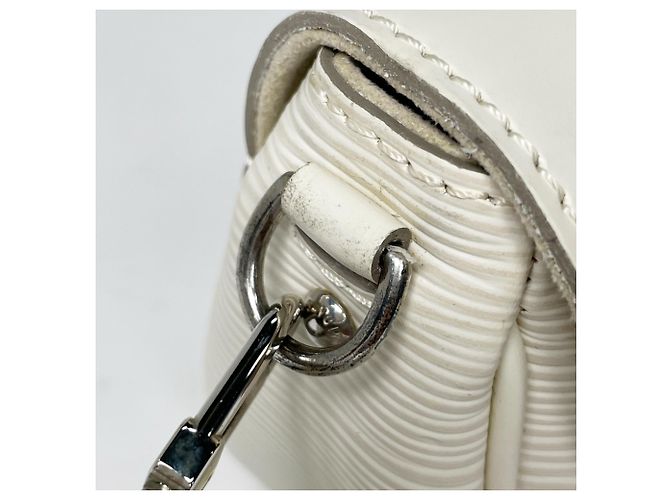 Borsa a tracolla Louis Vuitton Pochette Montaigne in pelle Epi - vista 4