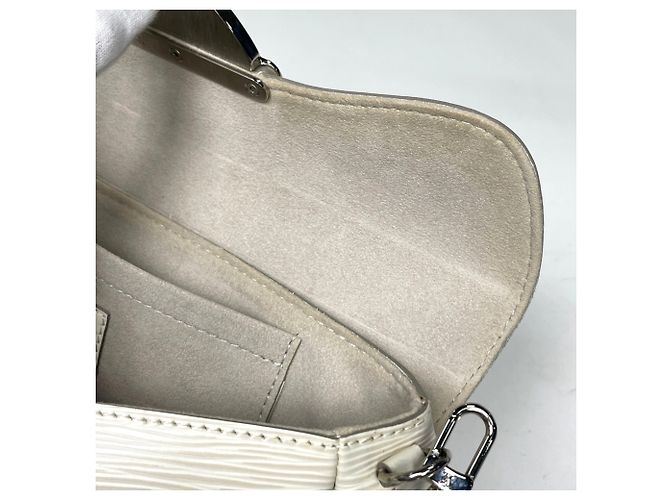 Borsa a tracolla Louis Vuitton Pochette Montaigne in pelle Epi - vista 7