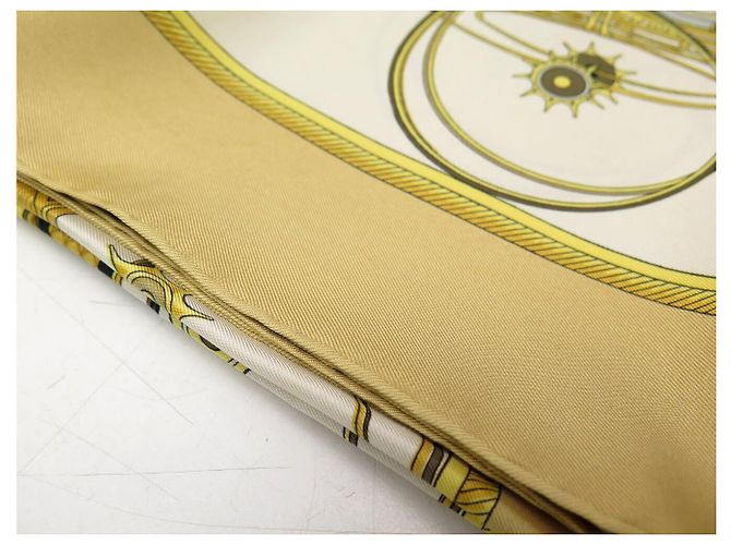 Hermès FOULARD HERMES LES VOITURES A TRANSFORMATION 1ERE EDITION 1965 GIALLO - vista 13