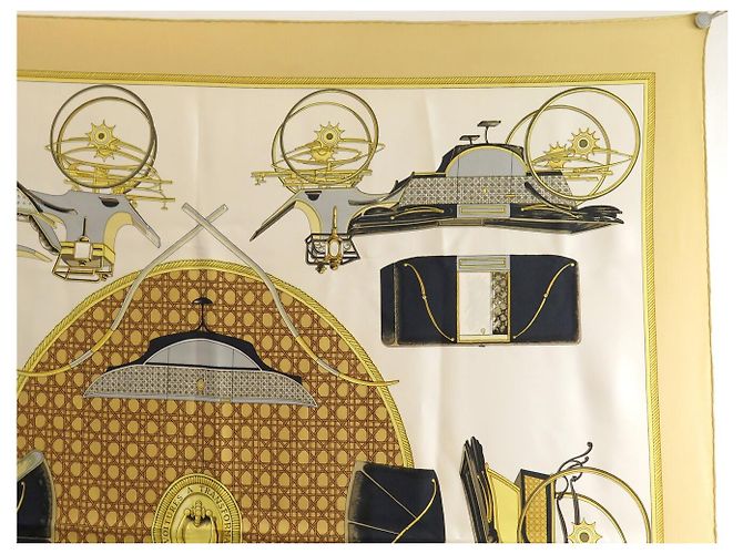 Hermès FOULARD HERMES LES VOITURES A TRANSFORMATION 1ERE EDITION 1965 GIALLO - vista 3