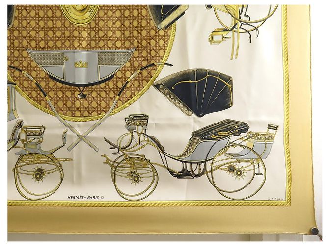 Hermès FOULARD HERMES LES VOITURES A TRANSFORMATION 1ERE EDITION 1965 GIALLO - vista 4