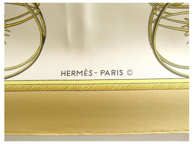 Hermès FOULARD HERMES LES VOITURES A TRANSFORMATION 1ERE EDITION 1965 GIALLO - vista 6