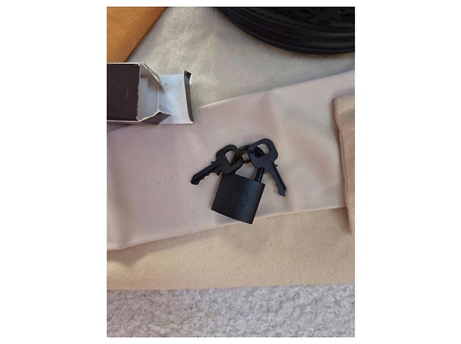 Louis Vuitton Cannes Monogram Mesh Borsa Secchiello Nero - vista 4