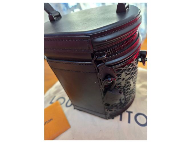 Louis Vuitton Cannes Monogram Mesh Borsa Secchiello Nero - vista 5