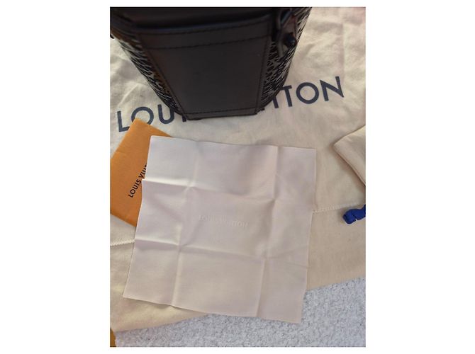 Louis Vuitton Cannes Monogram Mesh Borsa Secchiello Nero - vista 6