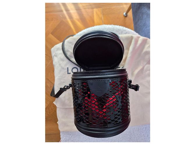 Louis Vuitton Cannes Monogram Mesh Borsa Secchiello Nero - vista 8