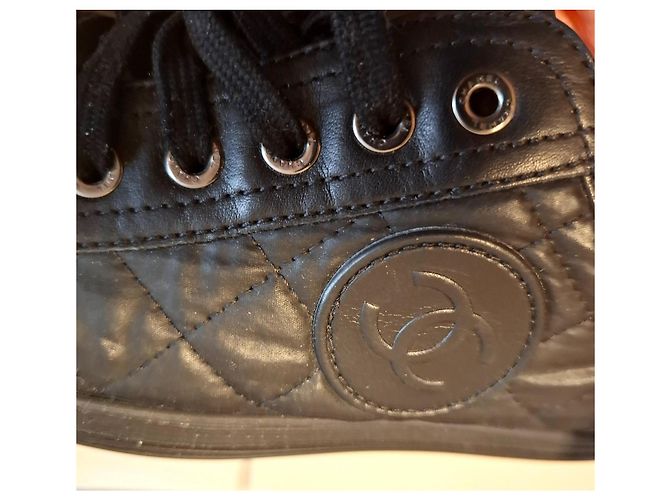 Chanel Sapatilhas em pele acolchoada preta - vista 20