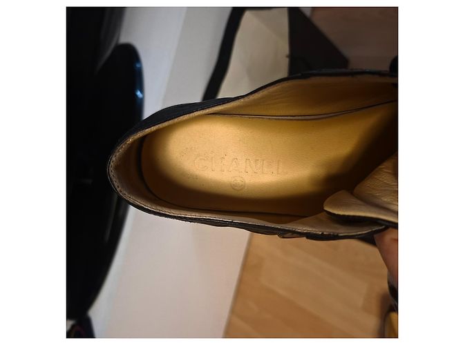 Chanel Sapatilhas em pele acolchoada preta - vista 8